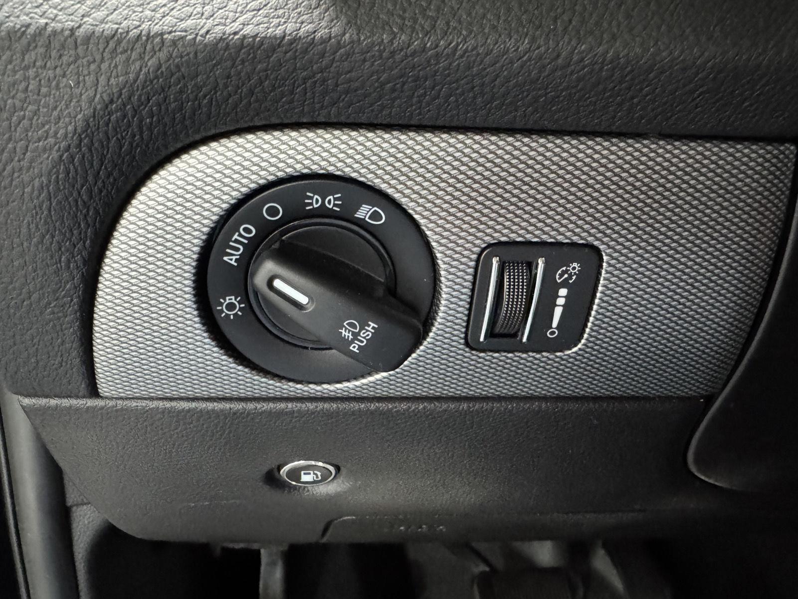Vehicle photo 17