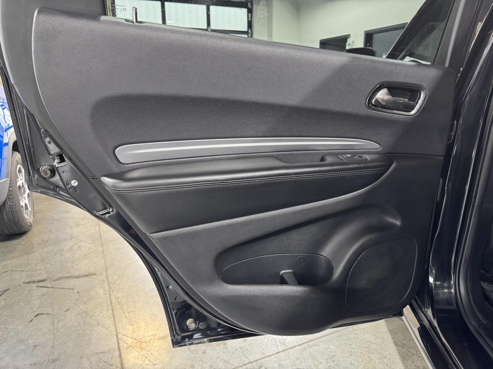 Vehicle photo 29