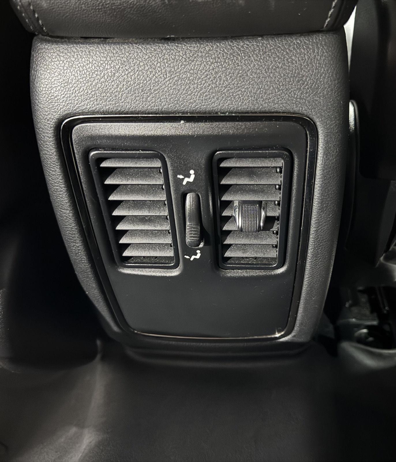 Vehicle photo 40