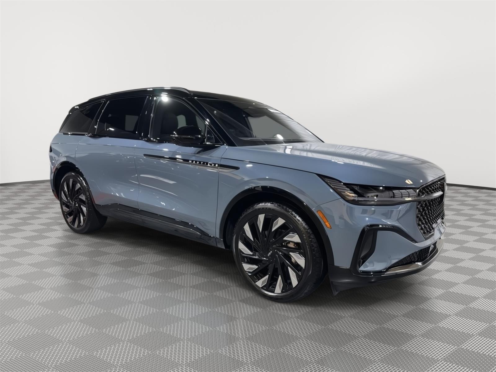 Vehicle photo 5