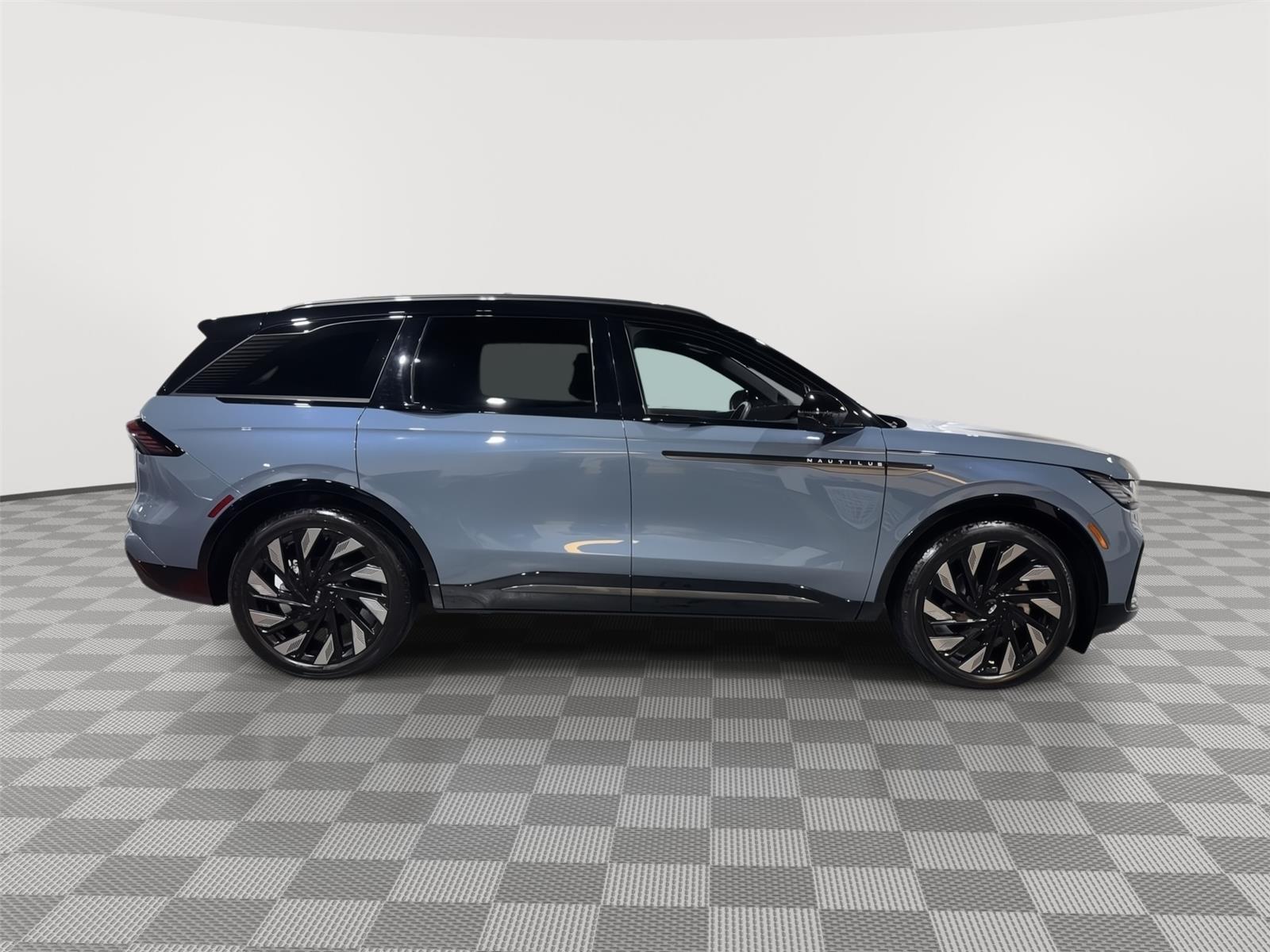 Vehicle photo 6