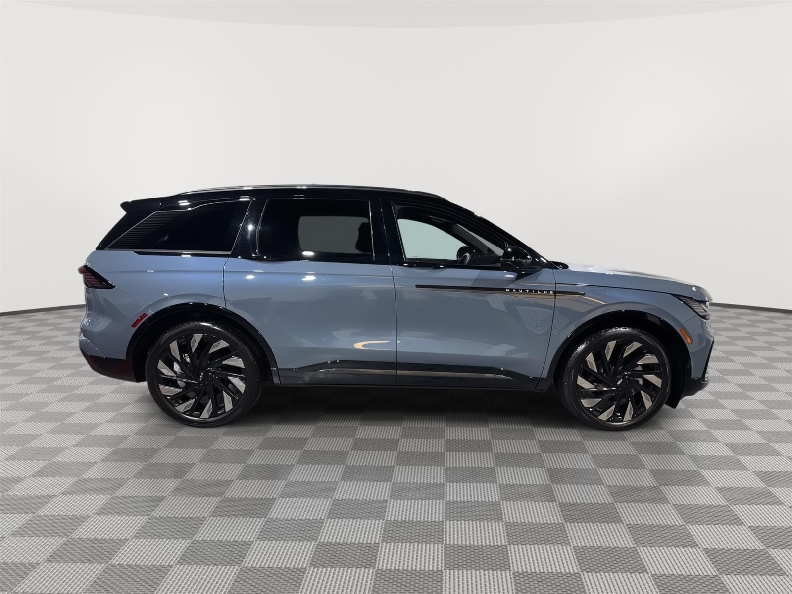 Vehicle photo 8