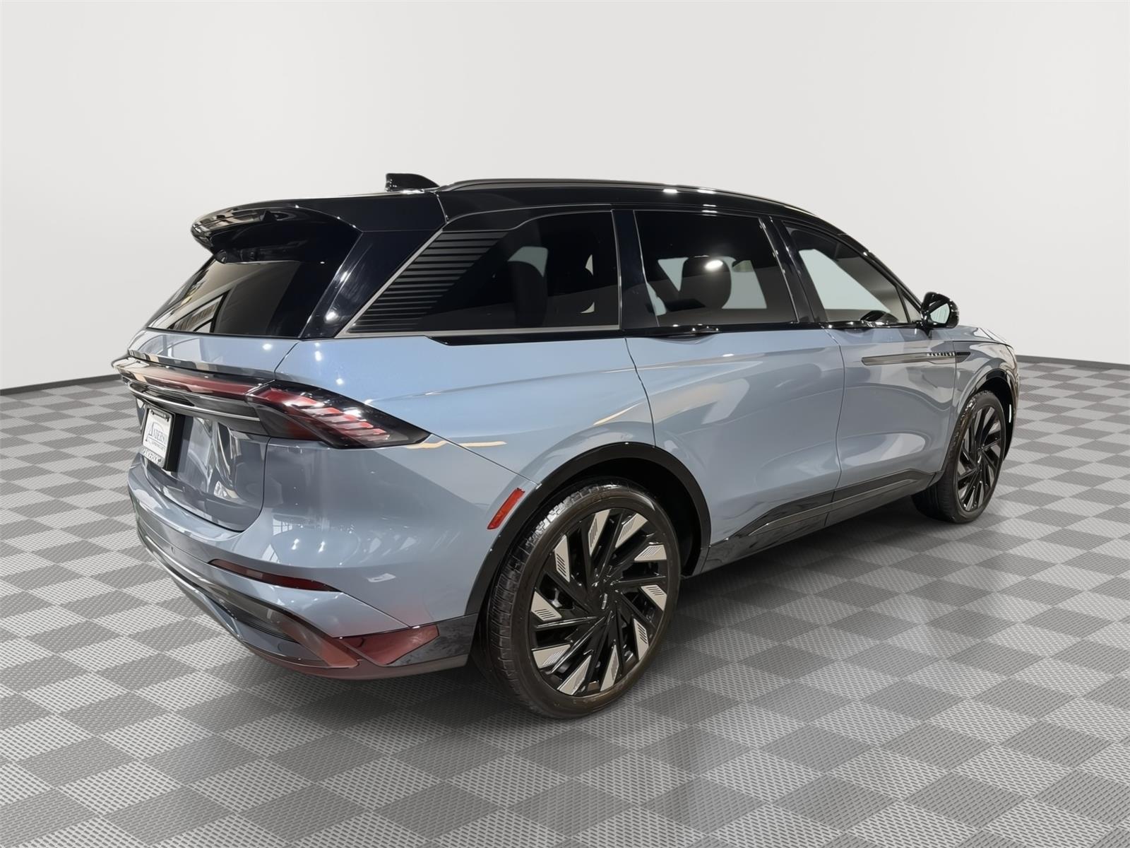 Vehicle photo 9