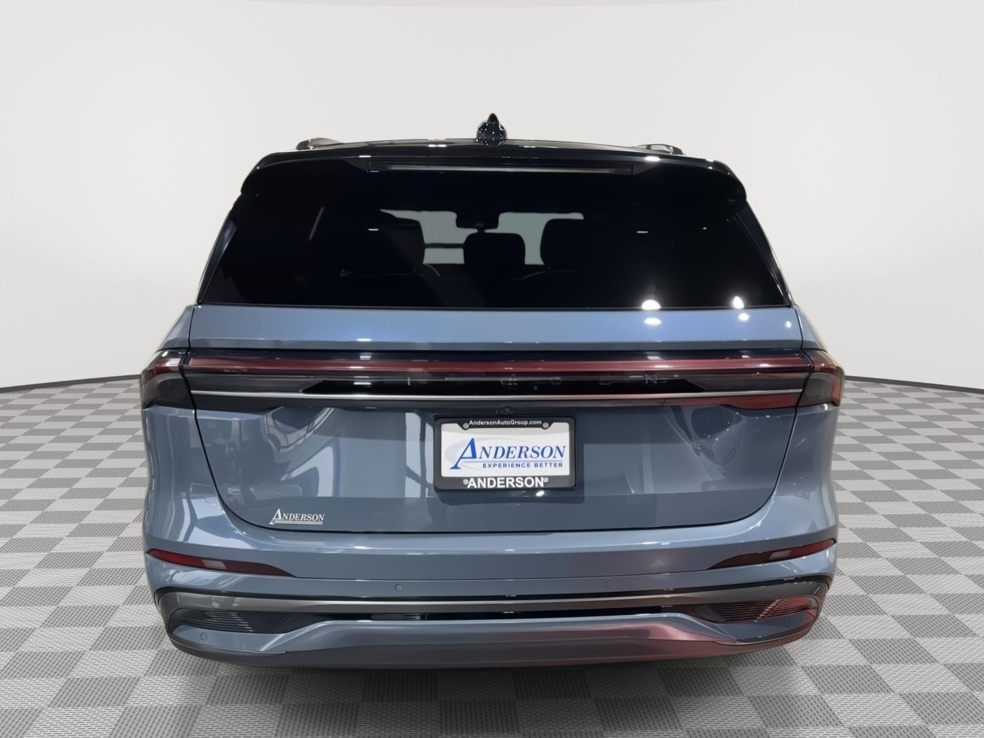 Vehicle photo 10