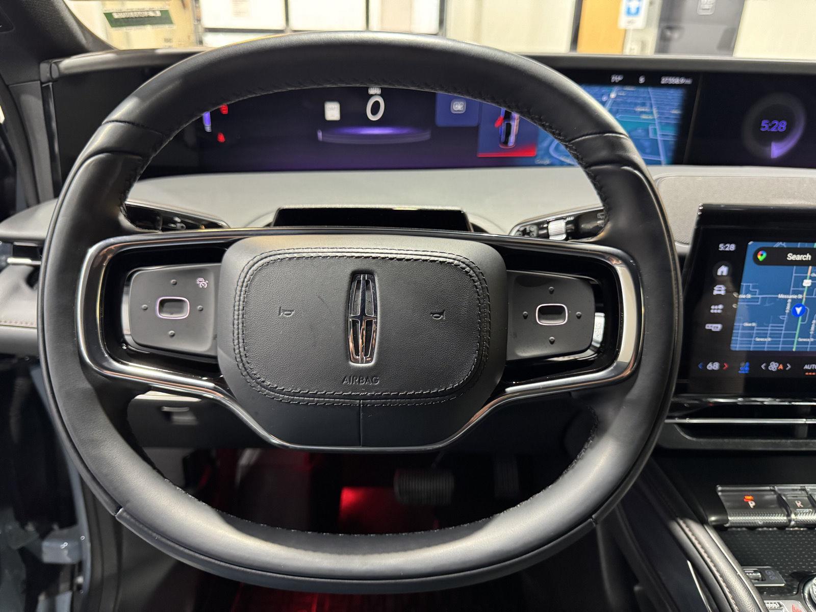 Vehicle photo 13