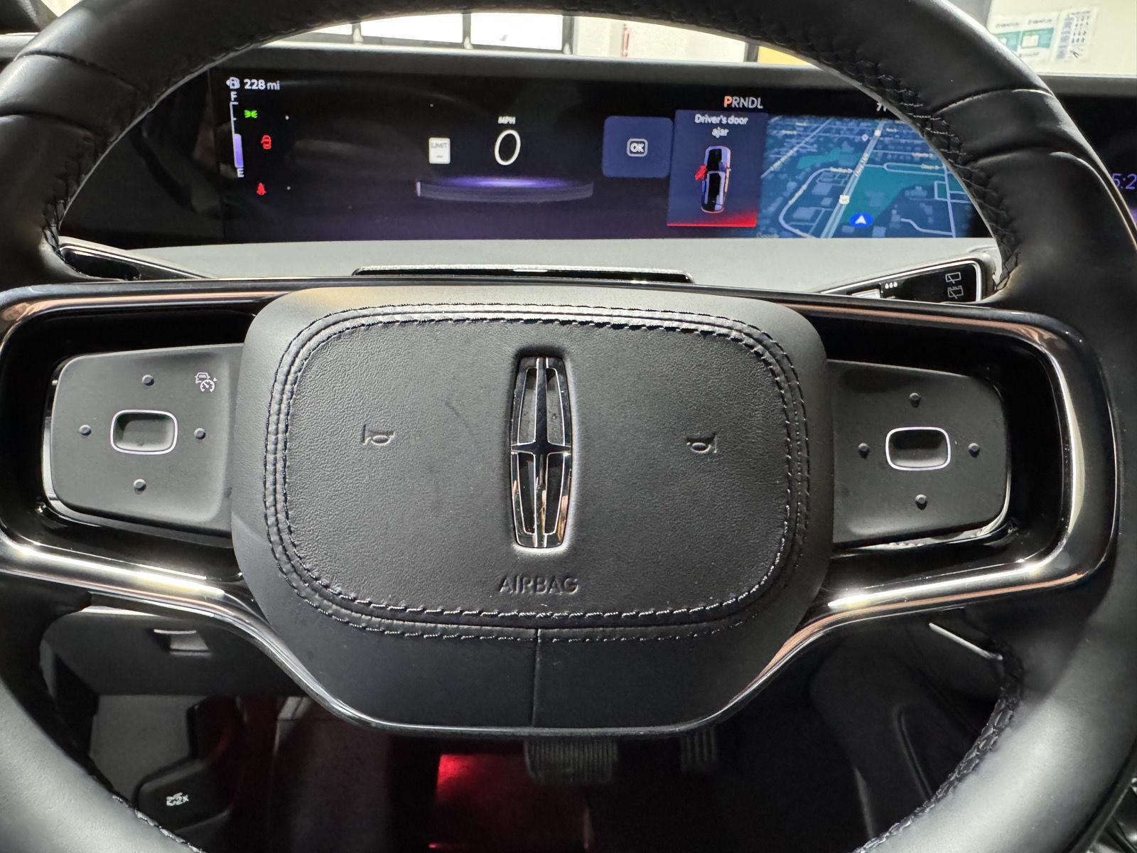 Vehicle photo 14