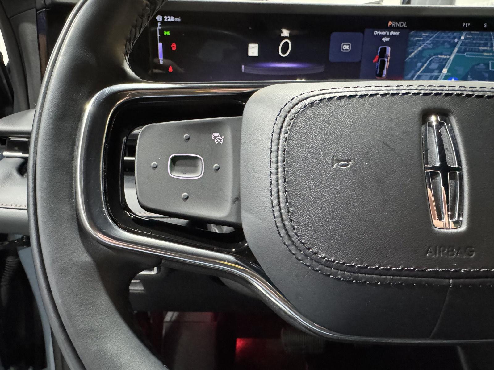 Vehicle photo 15