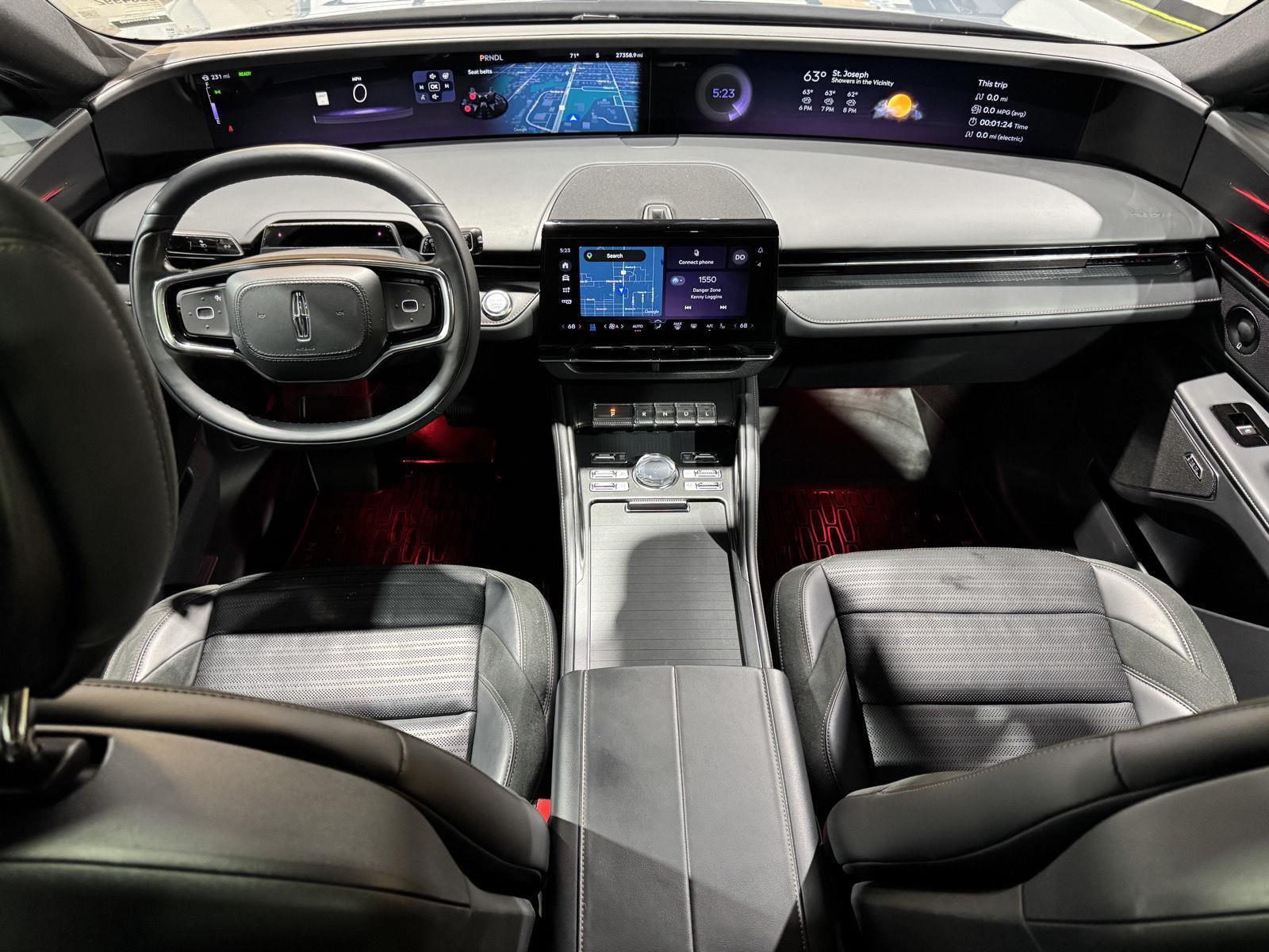 Vehicle photo 21
