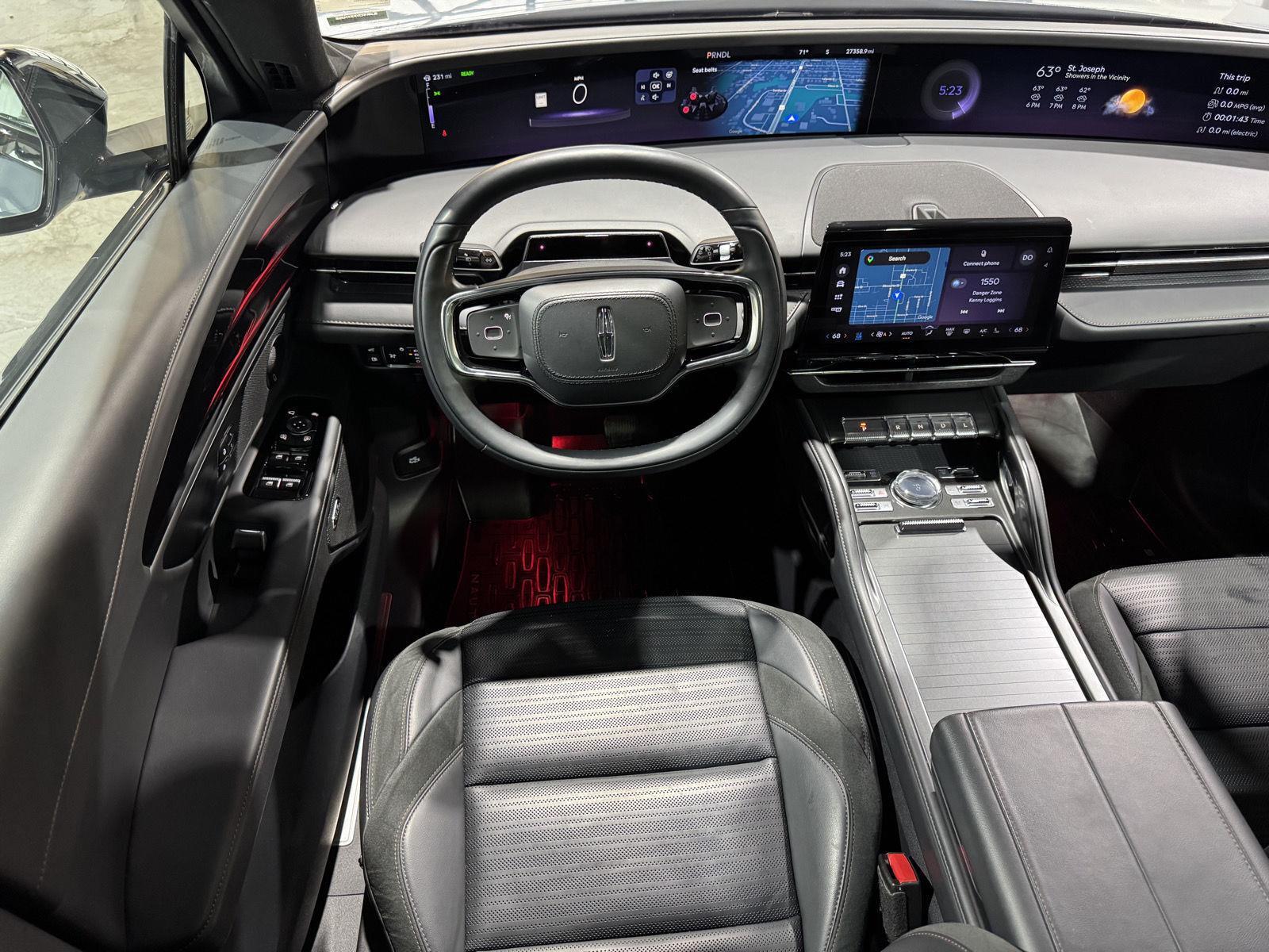 Vehicle photo 22