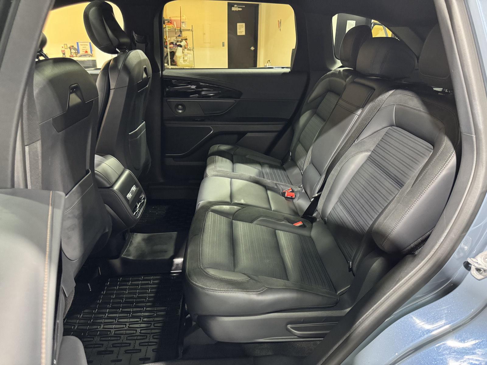 Vehicle photo 31