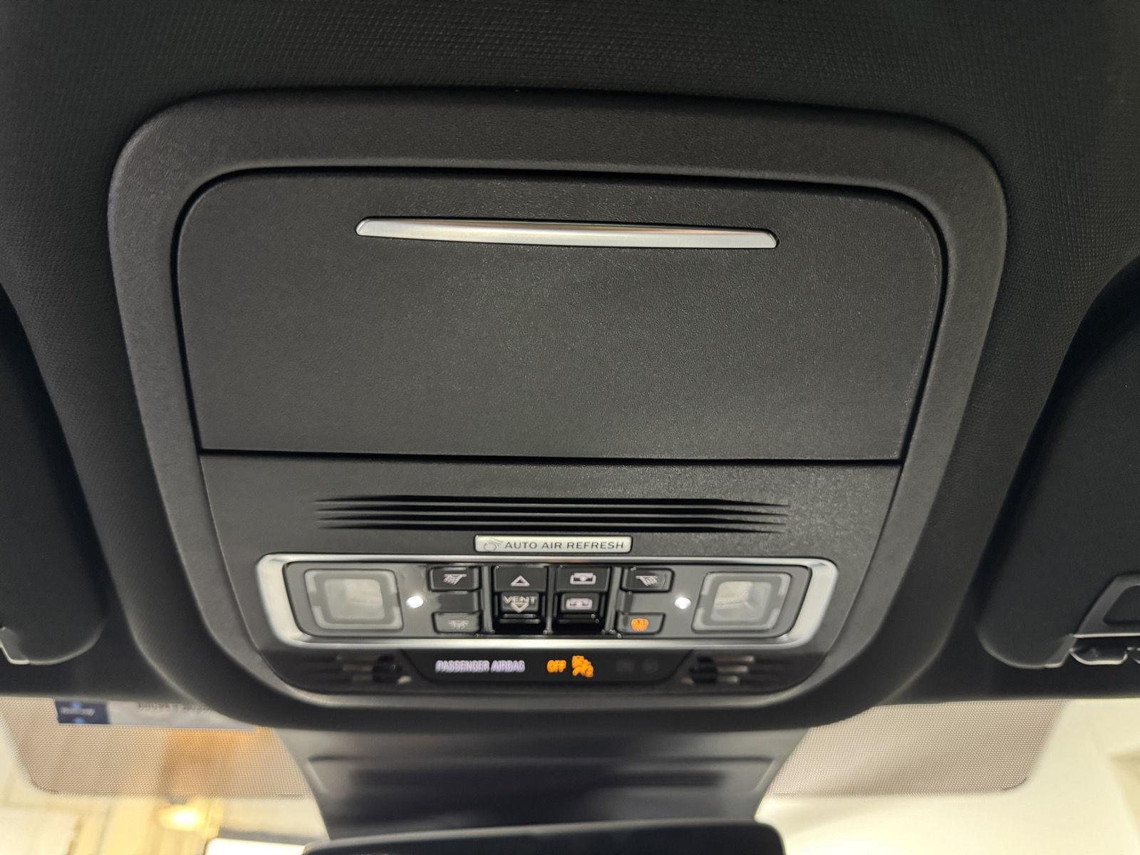 Vehicle photo 32