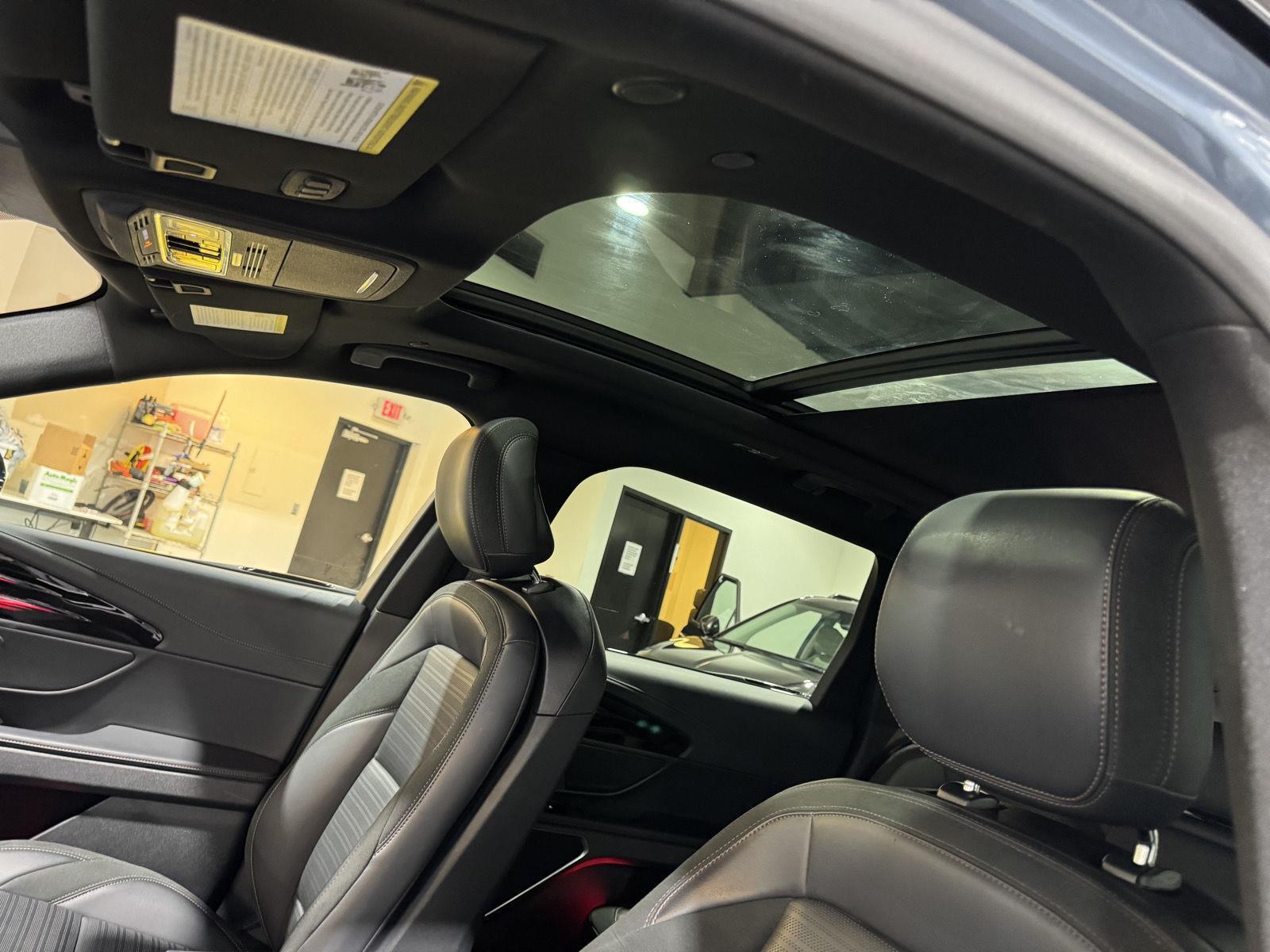 Vehicle photo 33