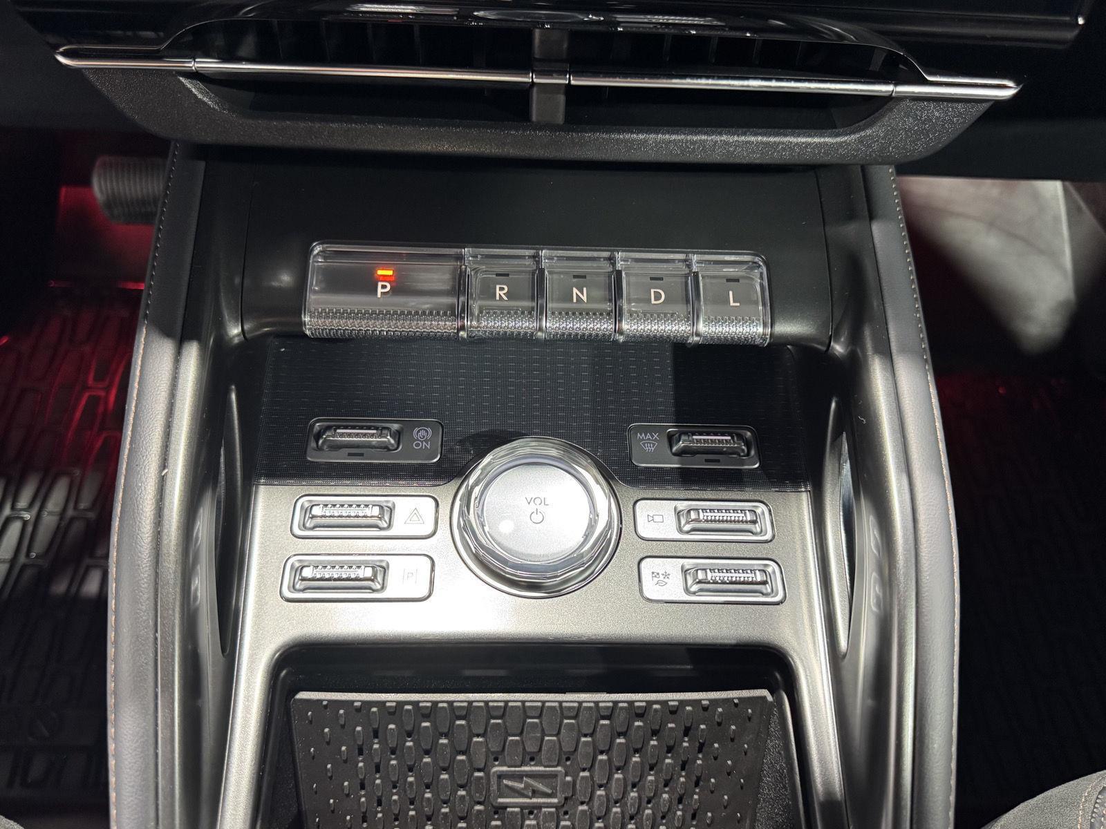 Vehicle photo 36