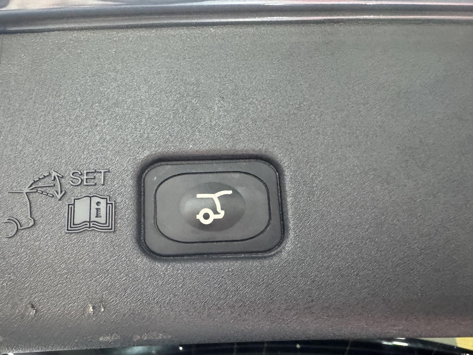Vehicle photo 49