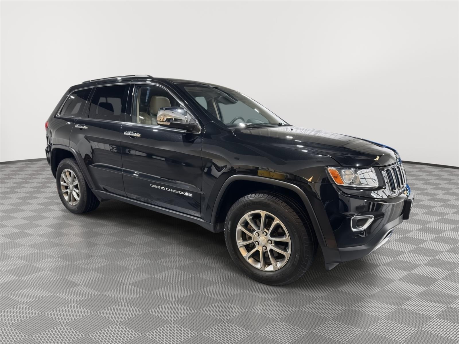Vehicle photo 6