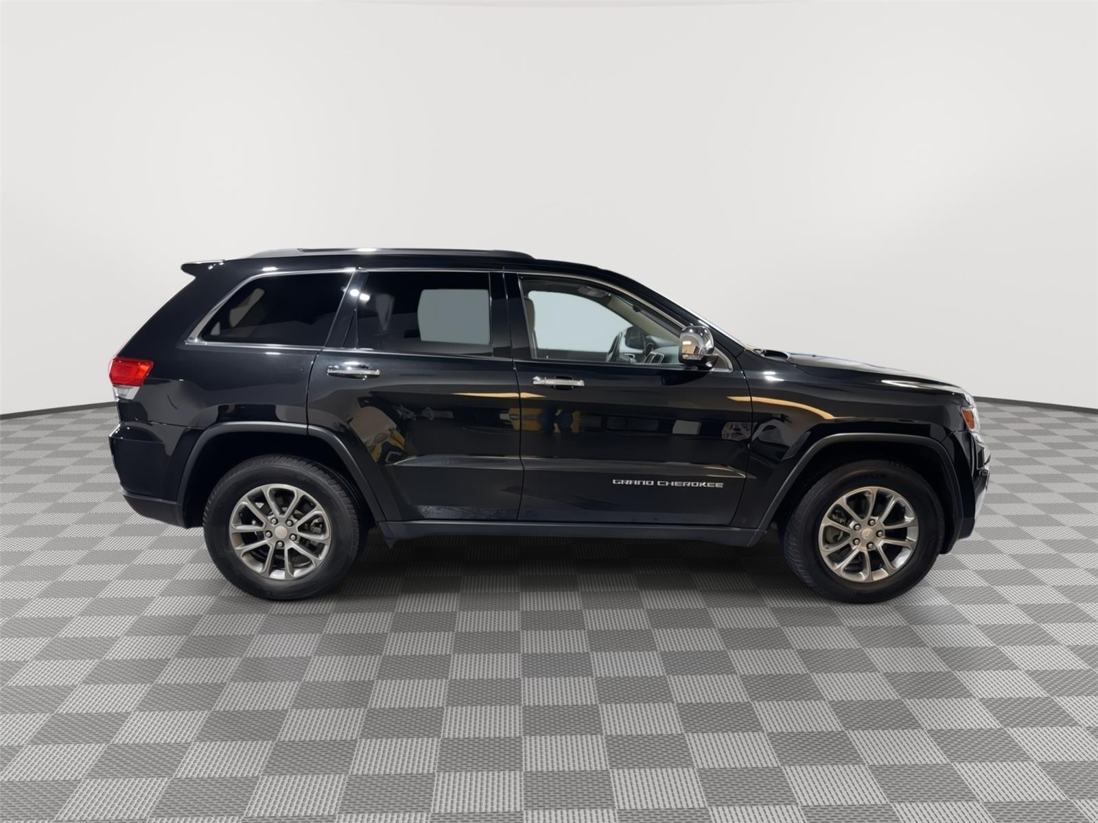 Vehicle photo 7
