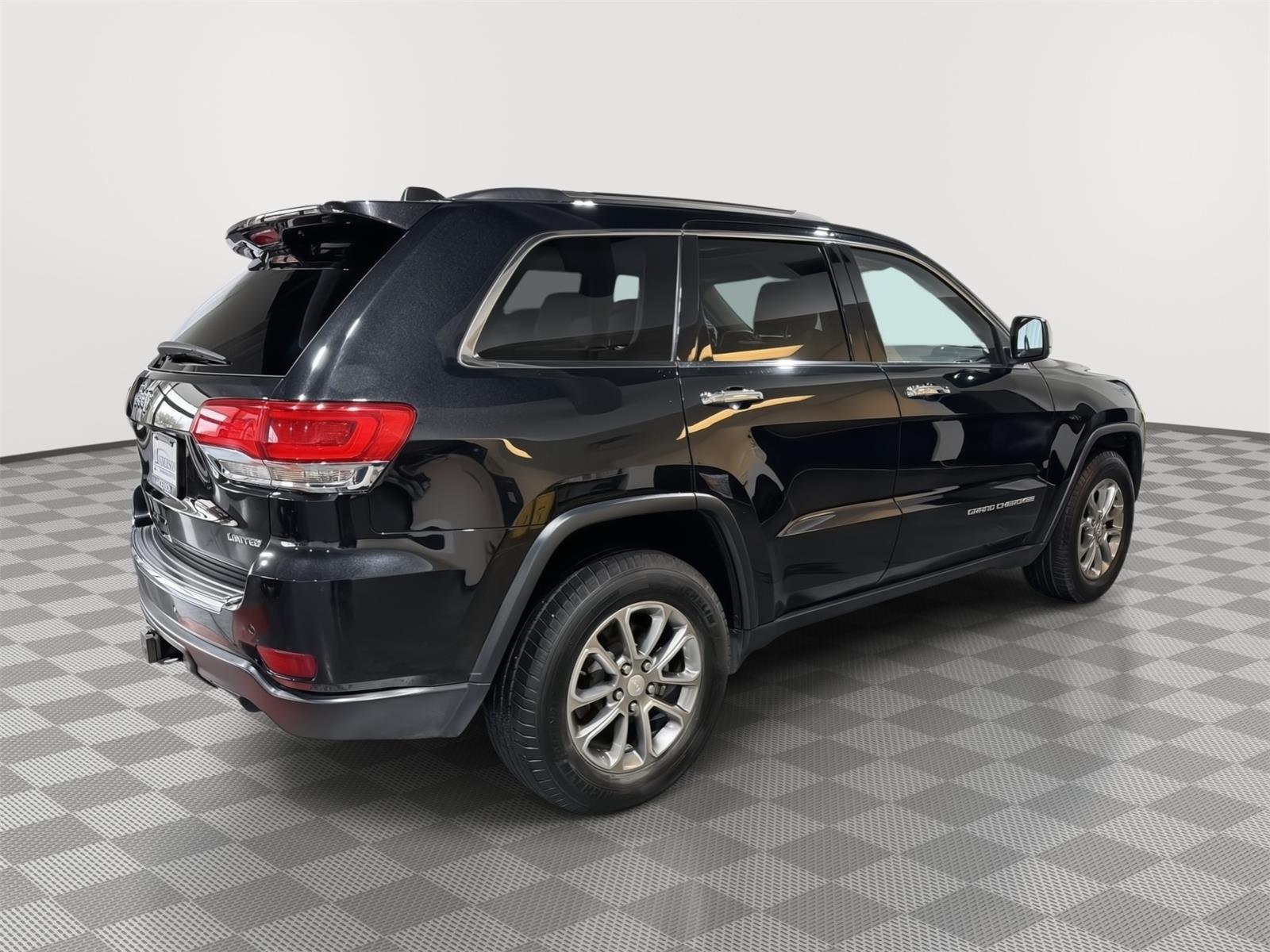 Vehicle photo 8
