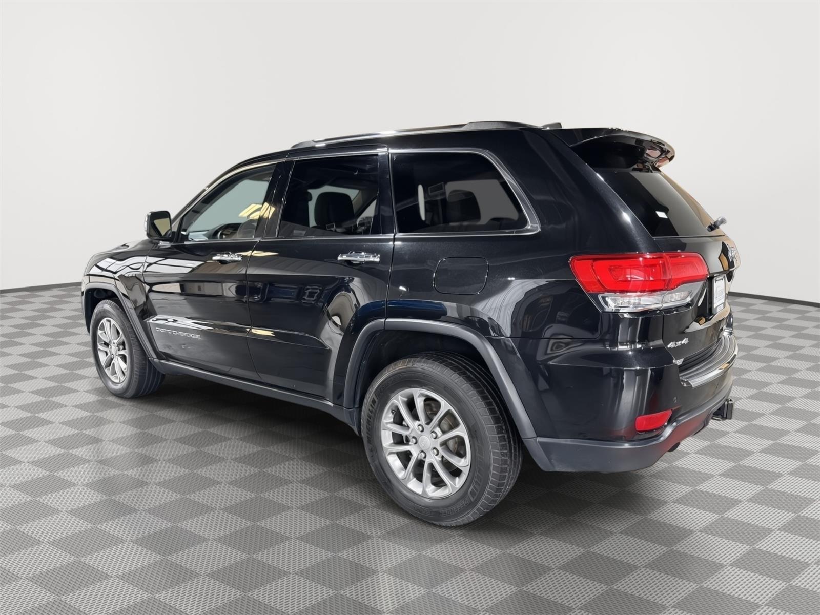 Vehicle photo 10