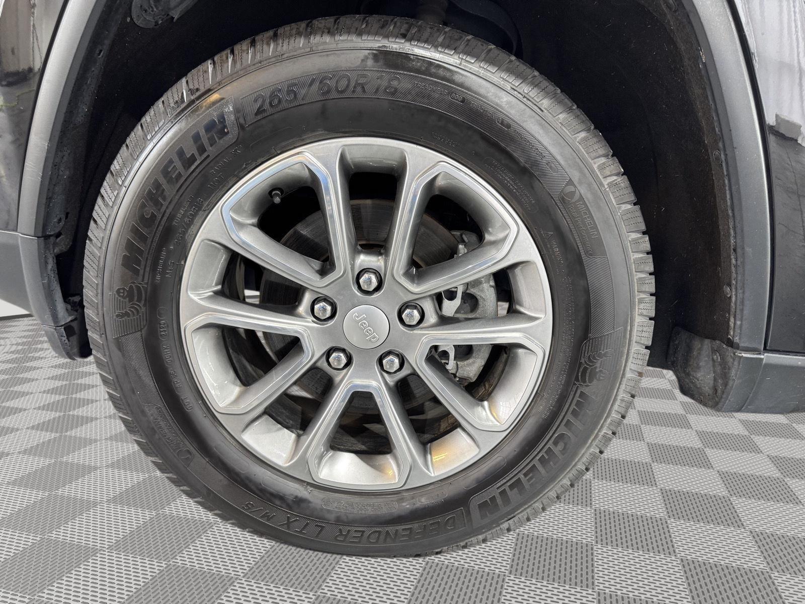 Vehicle photo 11