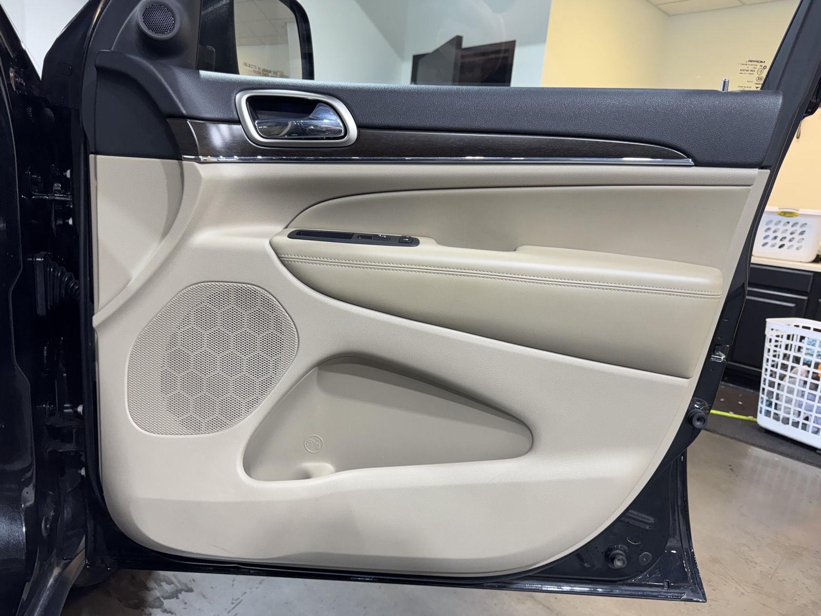 Vehicle photo 23