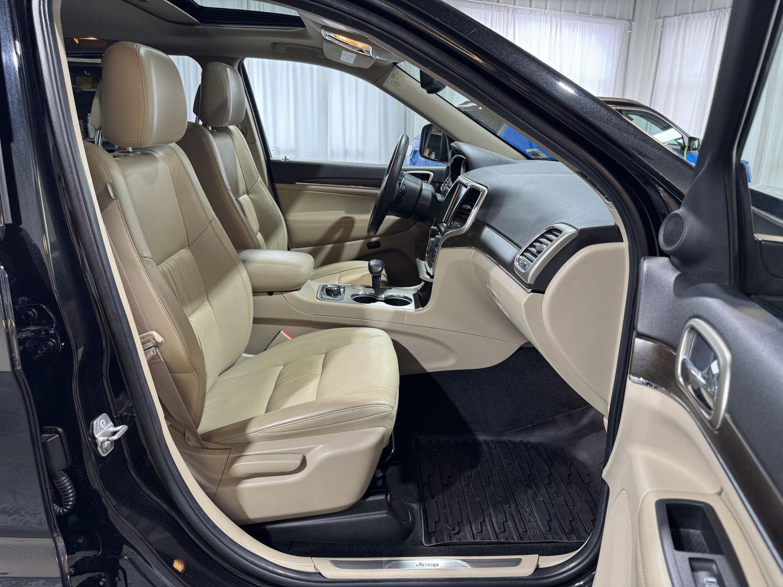 Vehicle photo 24