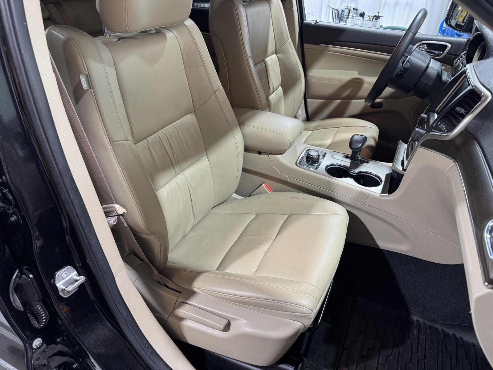 Vehicle photo 25