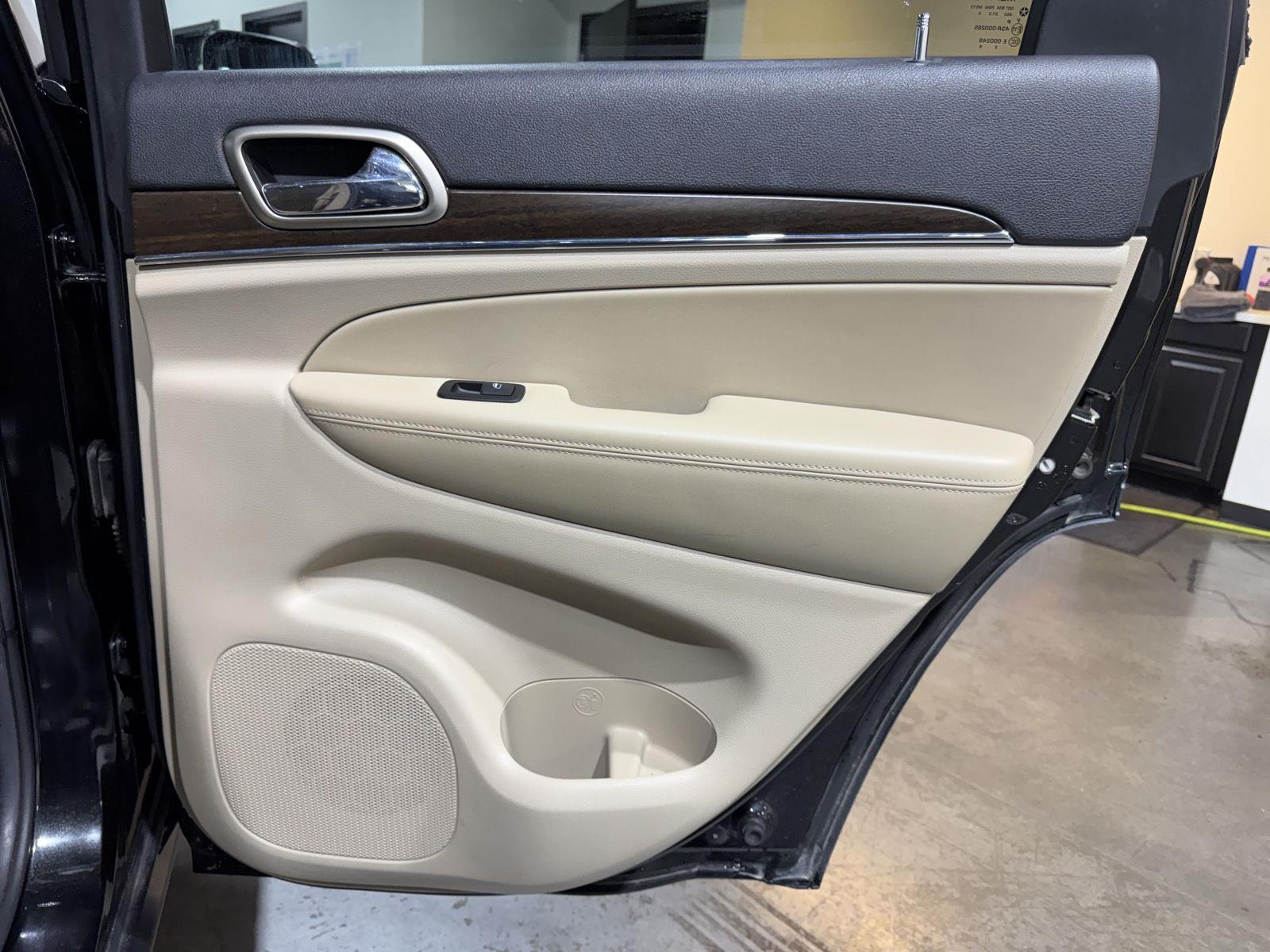 Vehicle photo 26