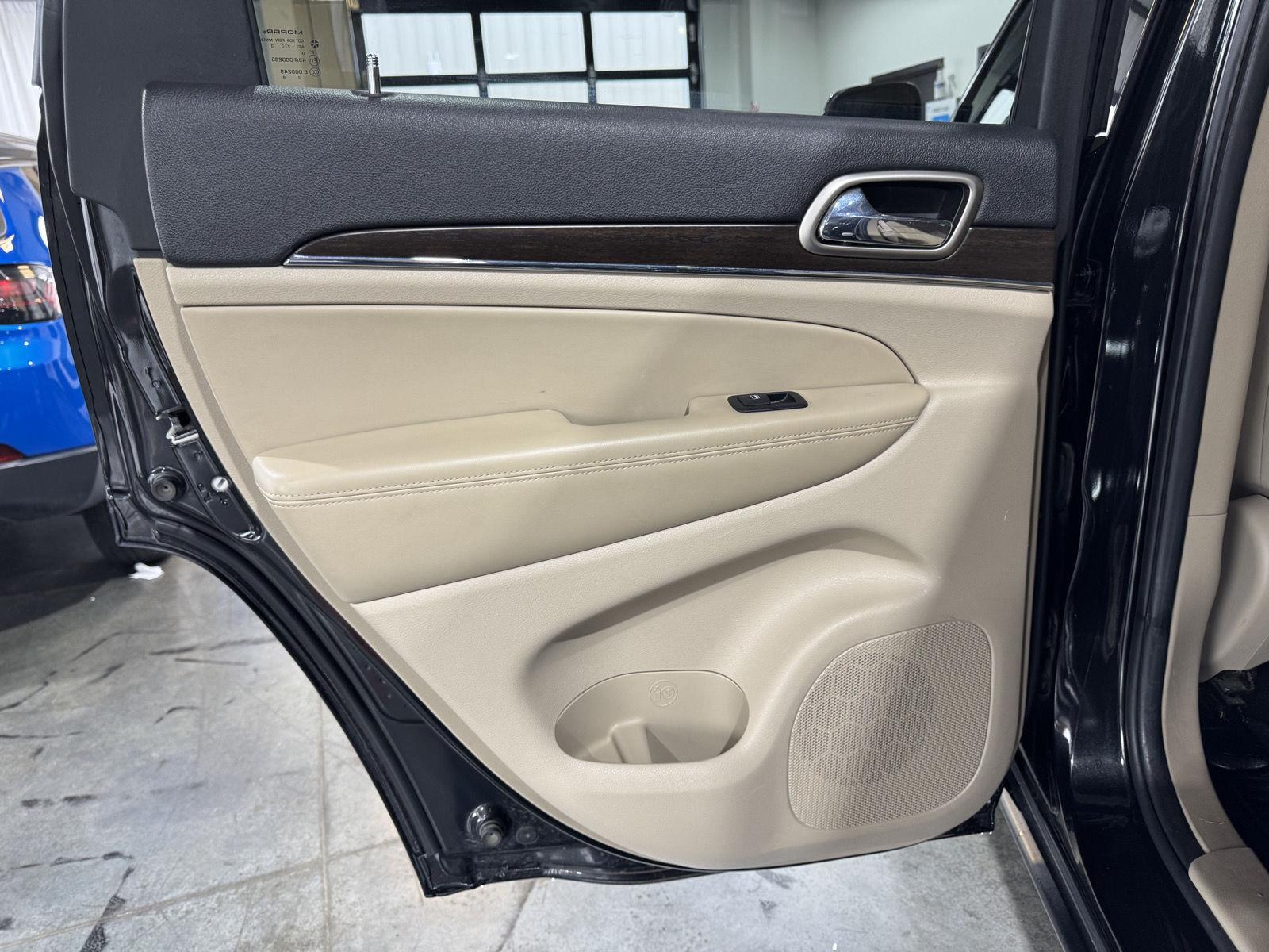 Vehicle photo 28