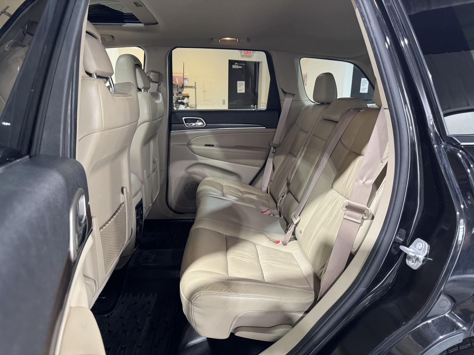 Vehicle photo 29