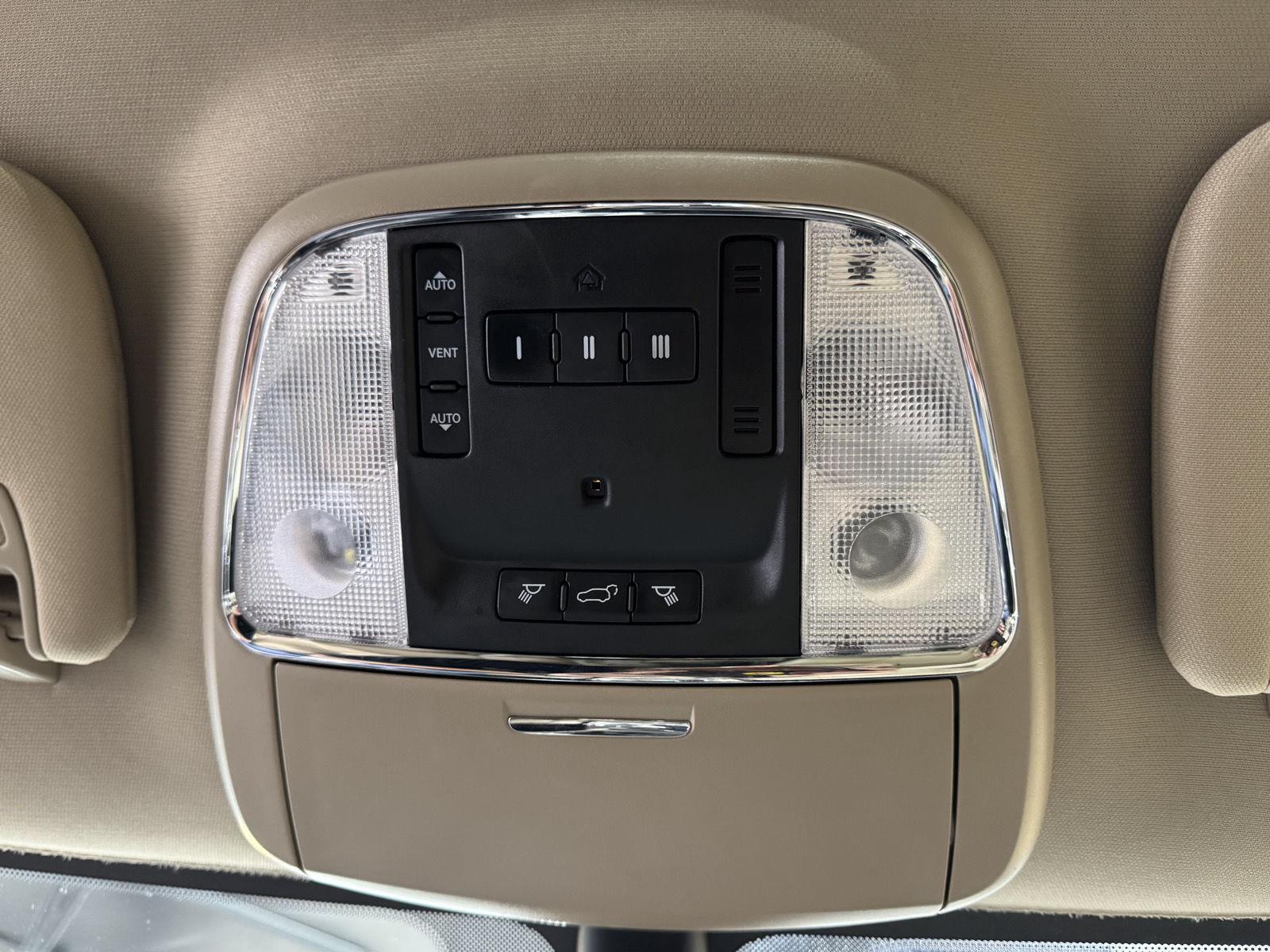 Vehicle photo 30