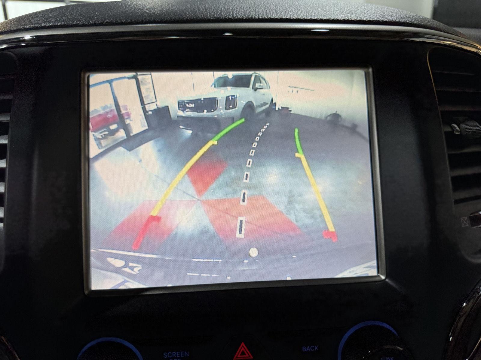 Vehicle photo 33