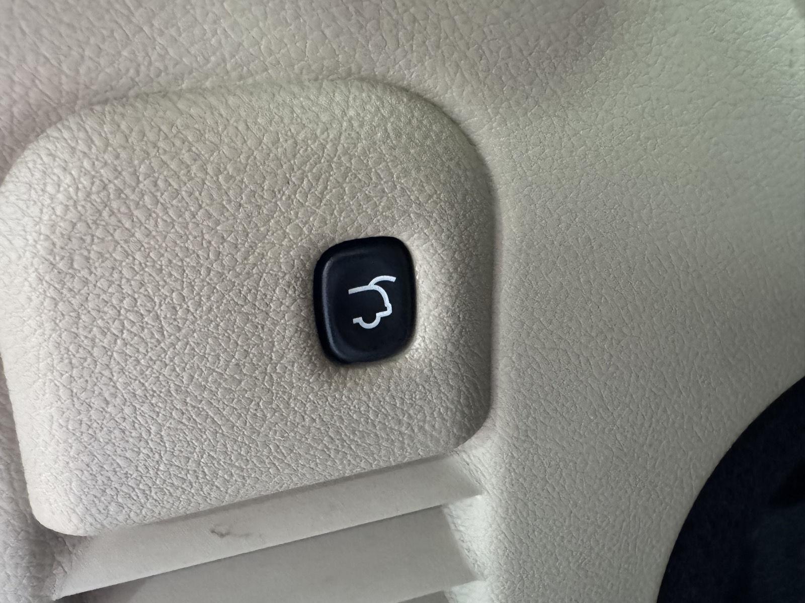 Vehicle photo 43