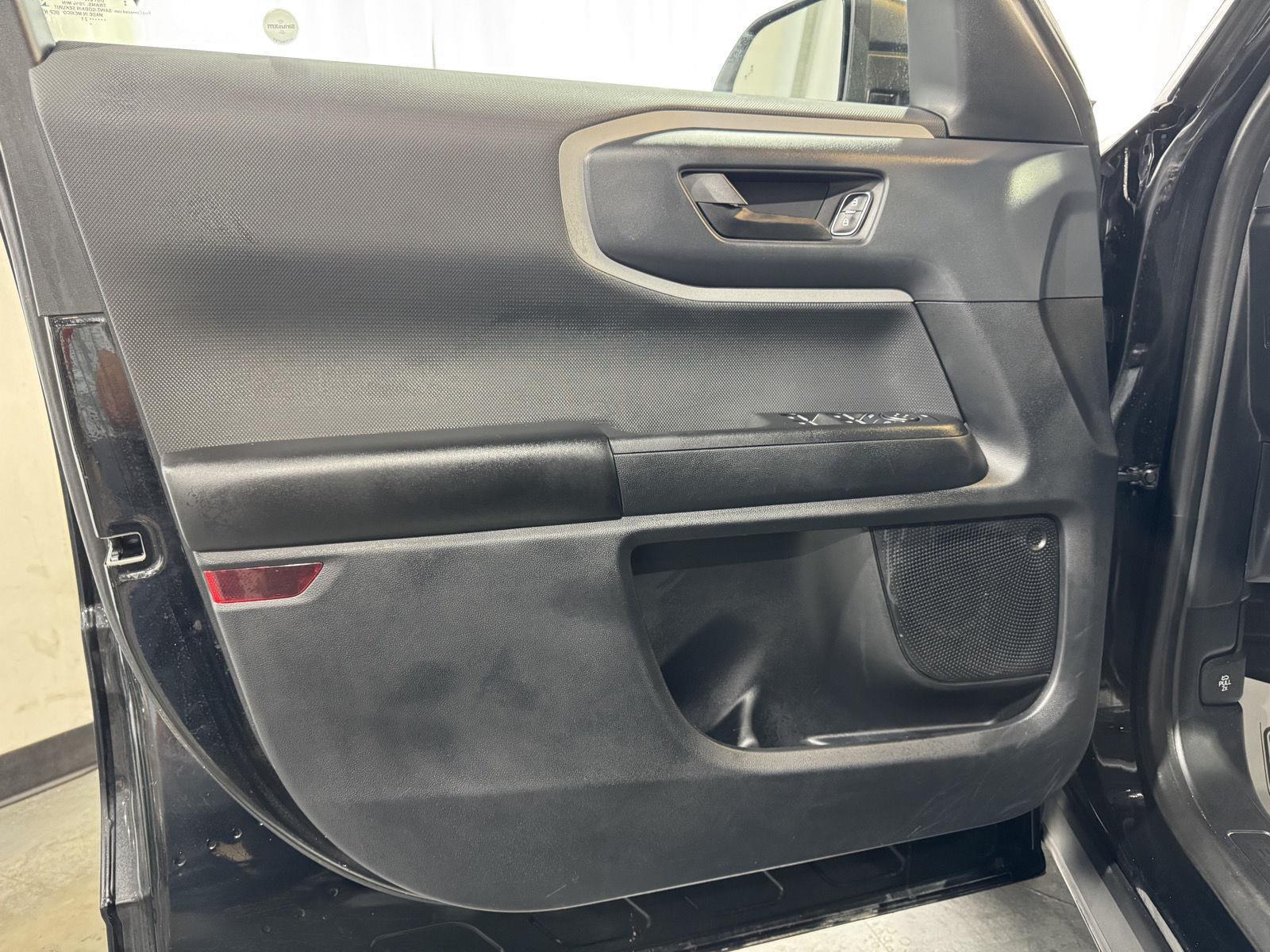 Vehicle photo 13