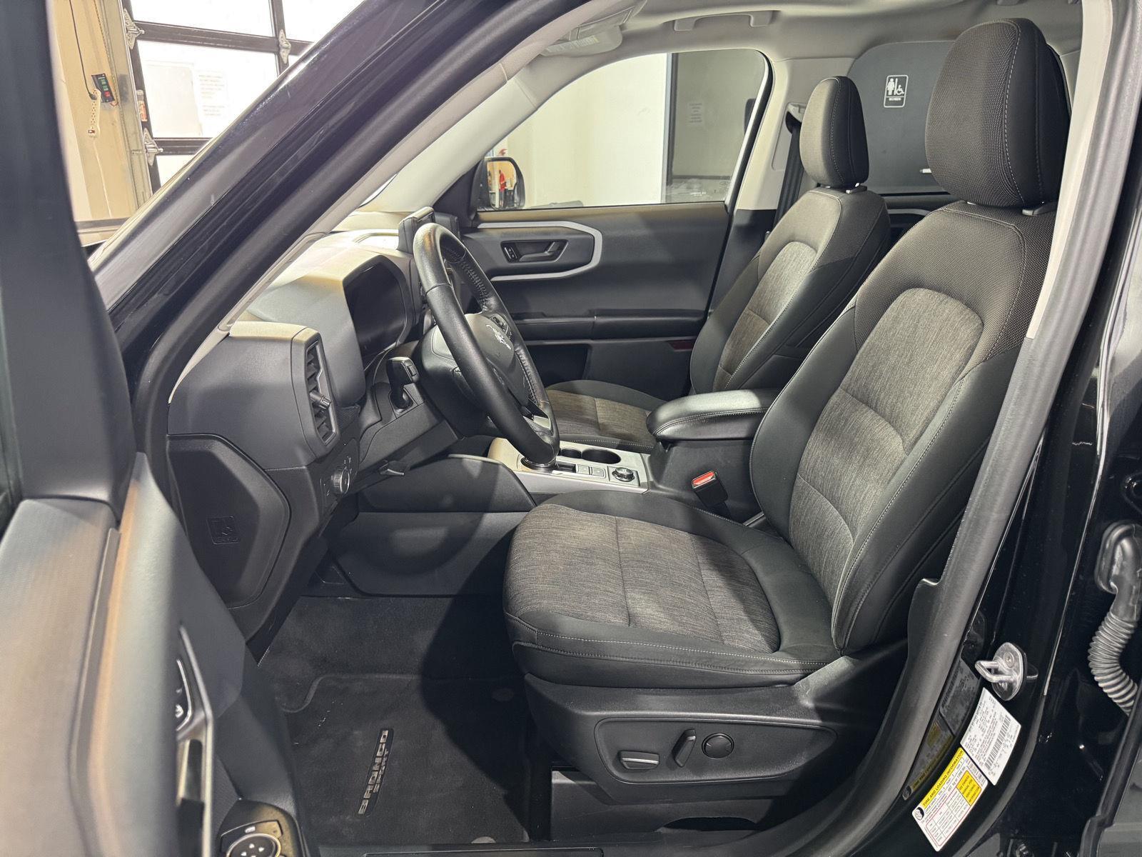 Vehicle photo 14