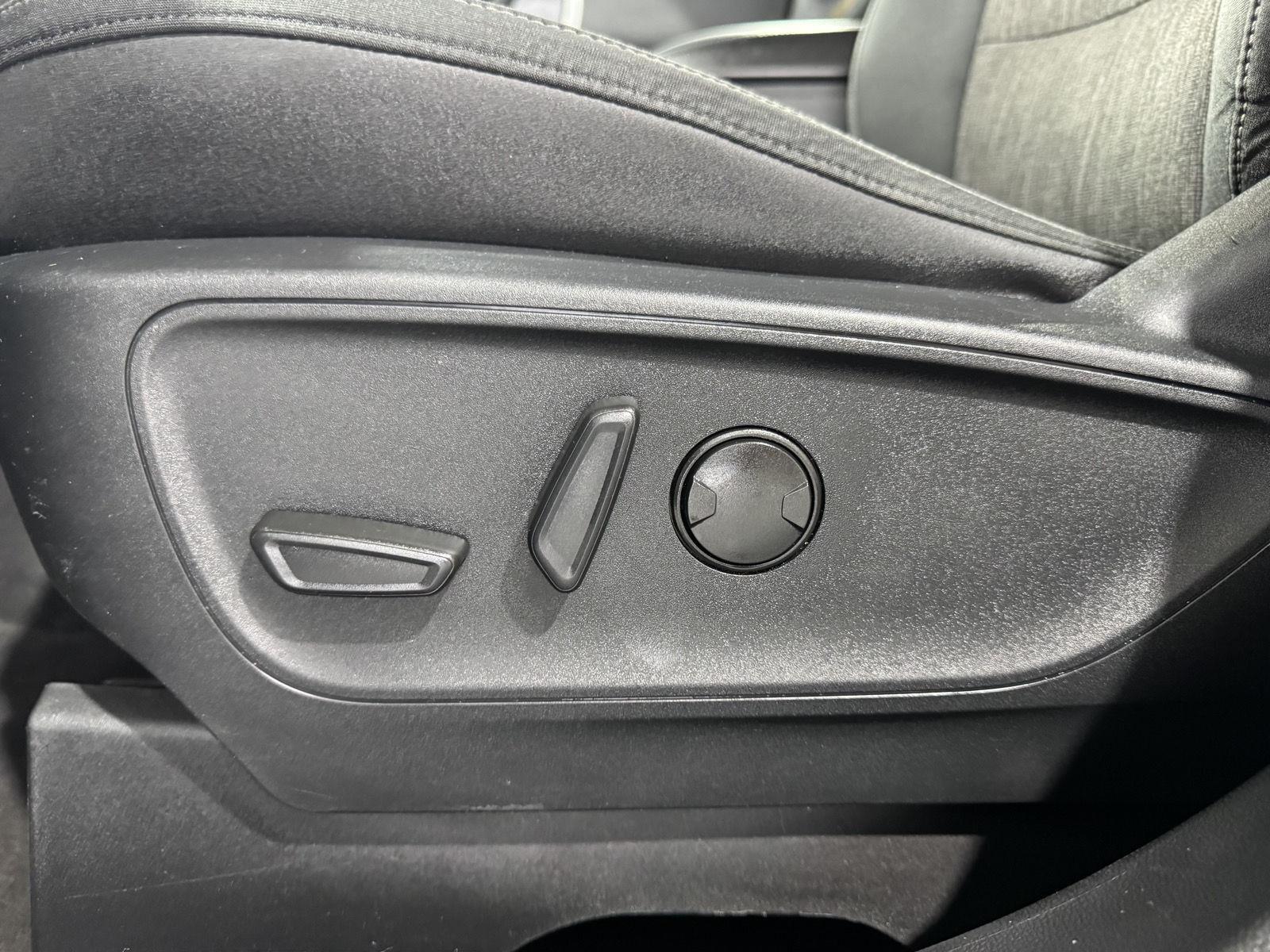 Vehicle photo 16