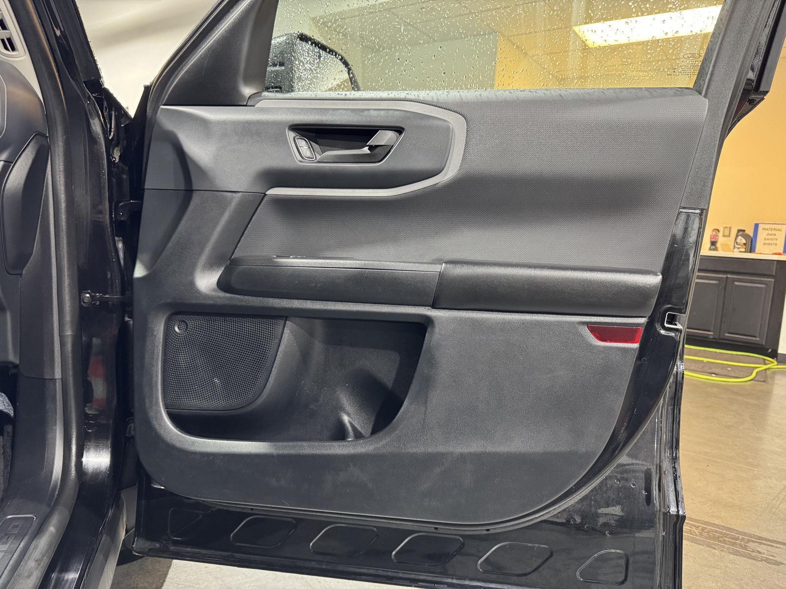 Vehicle photo 19