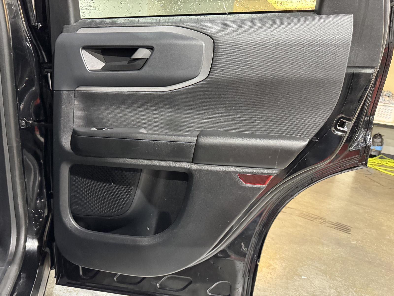 Vehicle photo 23