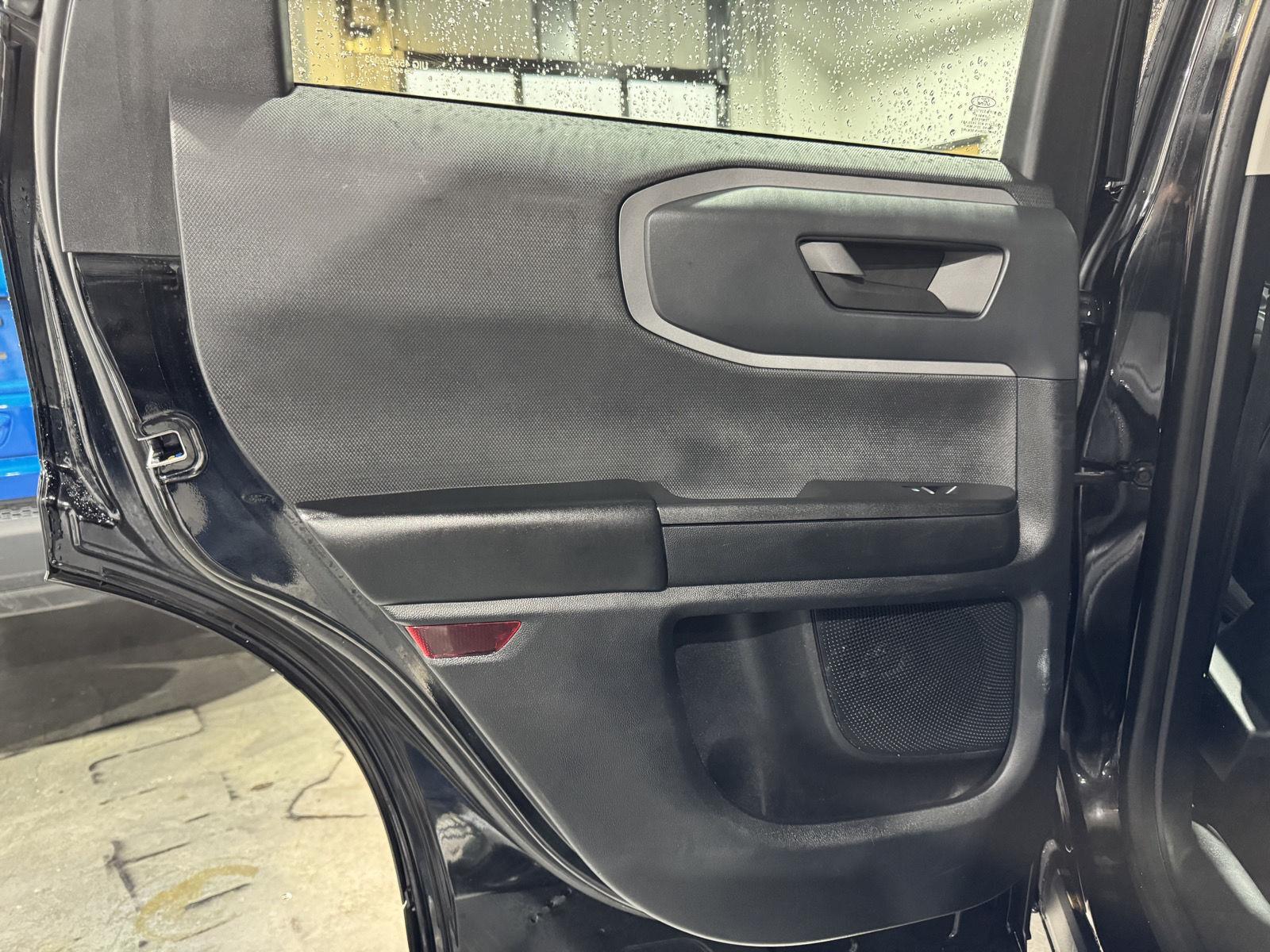 Vehicle photo 25