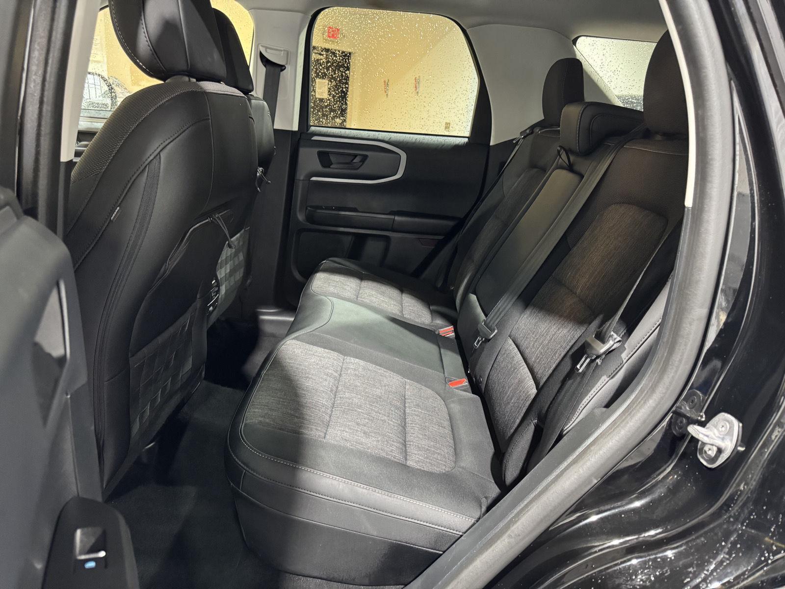 Vehicle photo 26