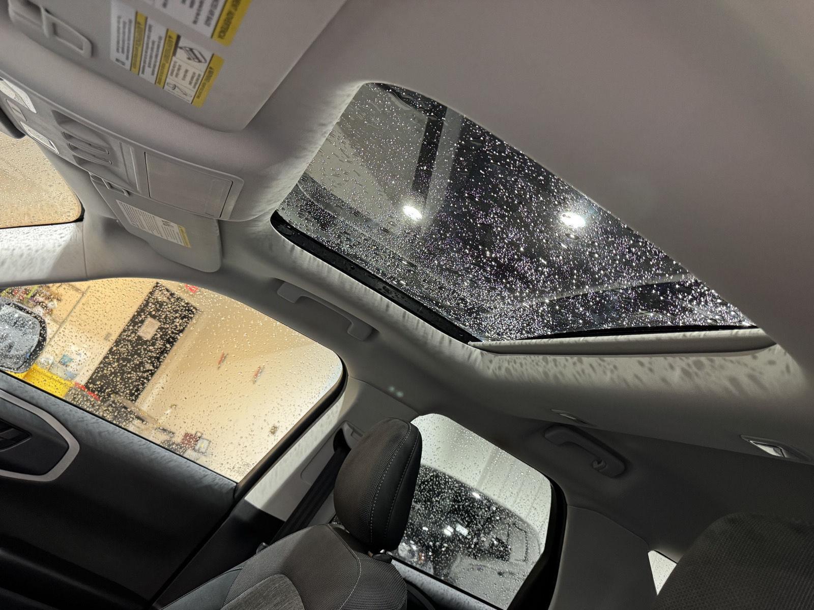 Vehicle photo 28