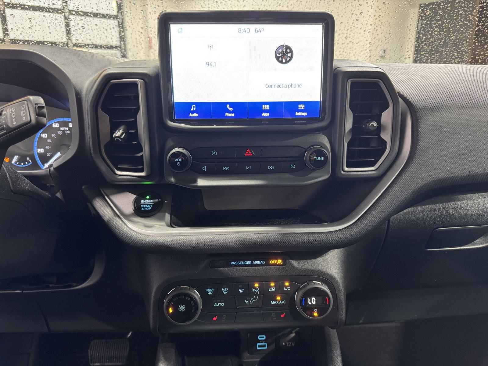 Vehicle photo 29
