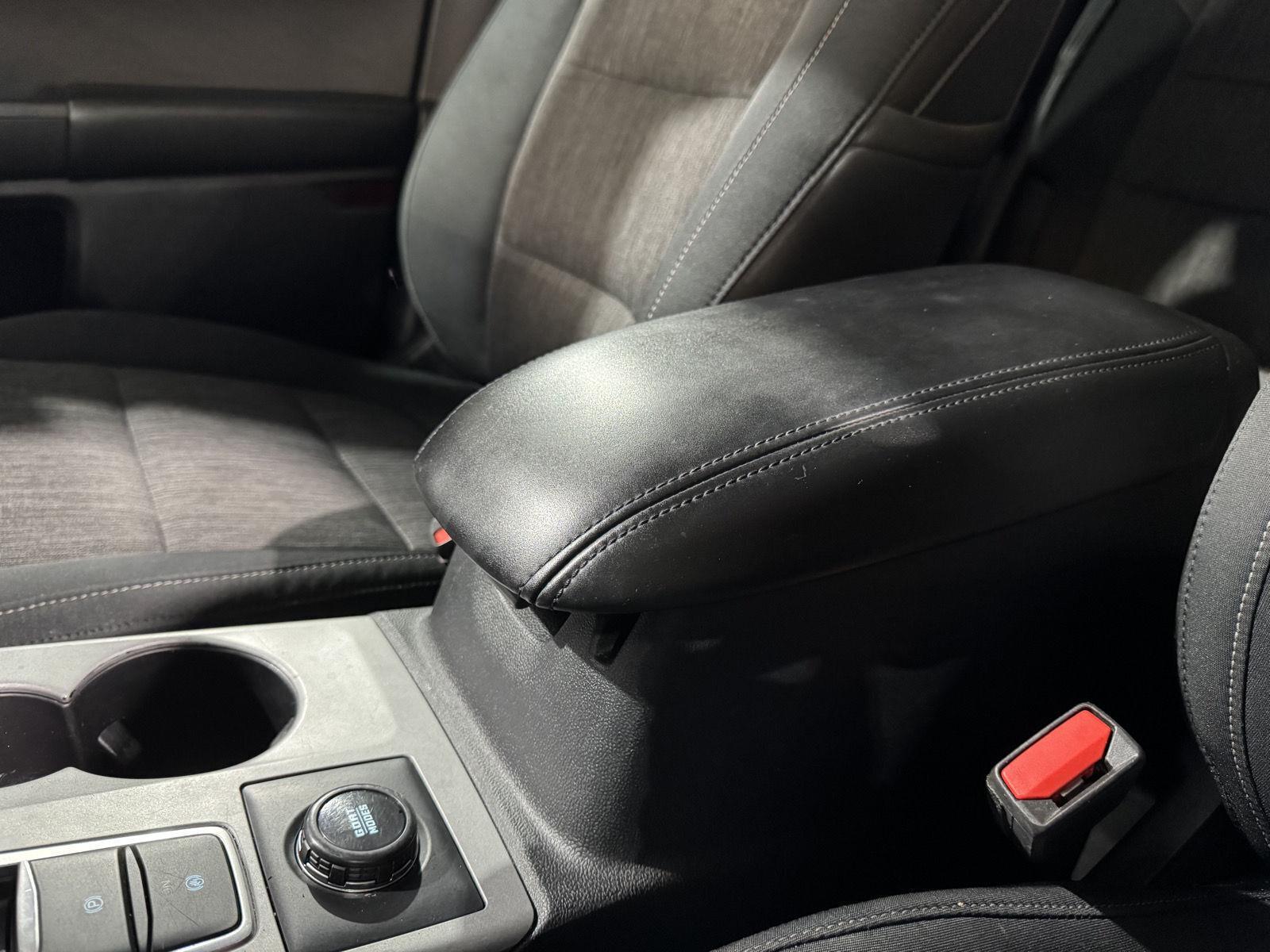 Vehicle photo 34