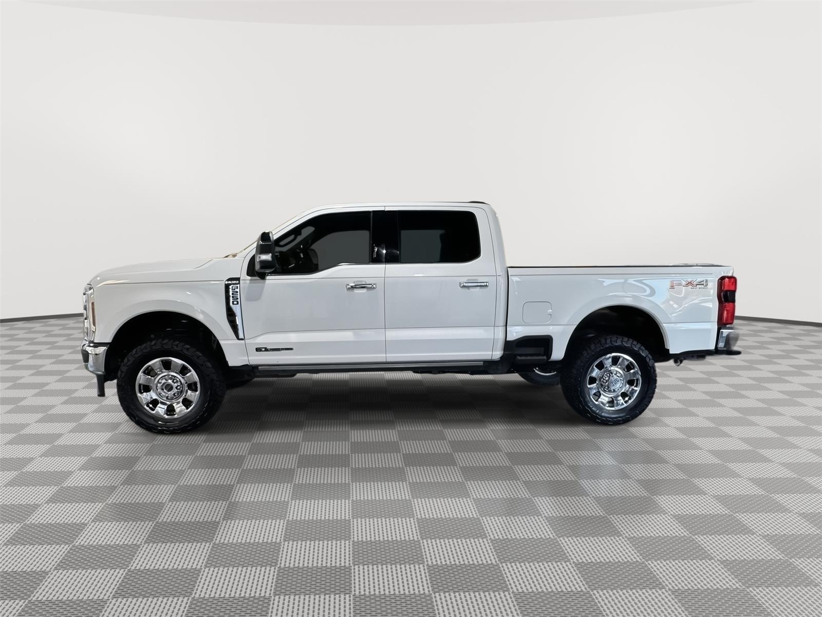 Vehicle photo 2