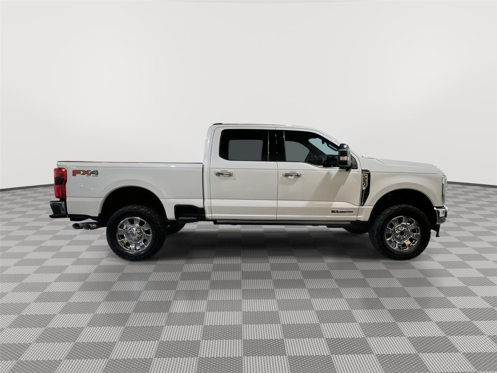 Vehicle photo 7