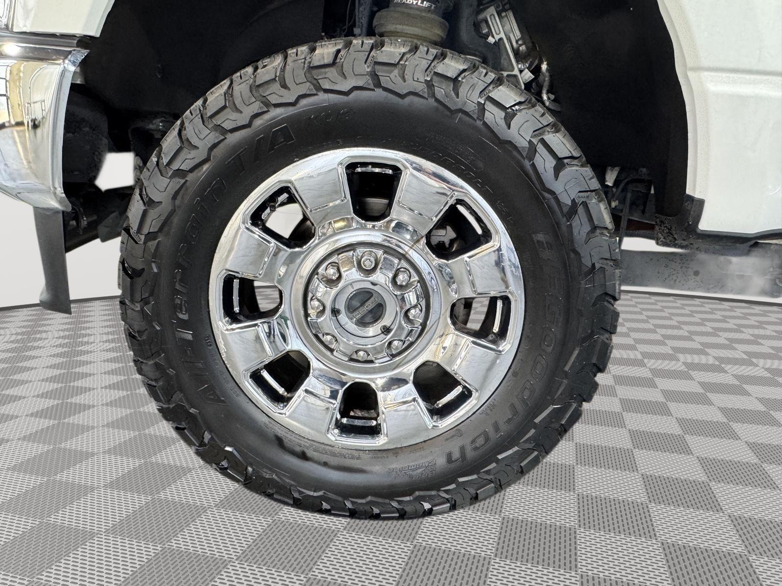 Vehicle photo 11