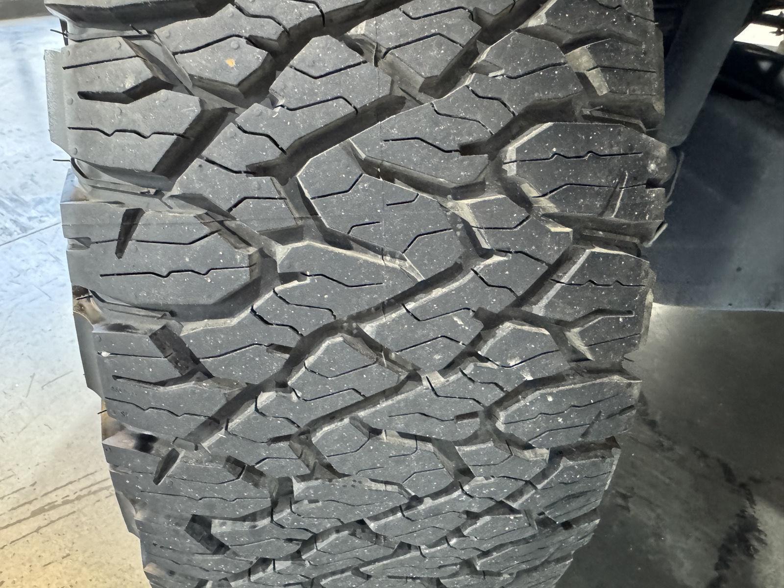 Vehicle photo 12