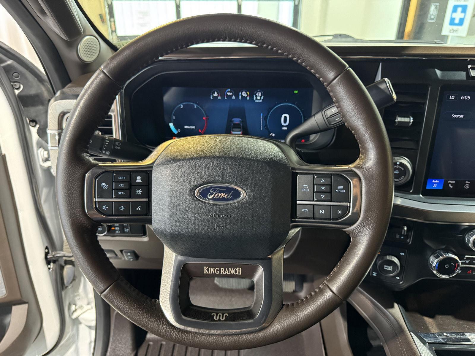 Vehicle photo 13