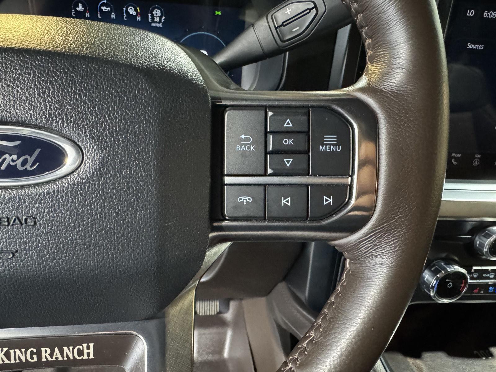 Vehicle photo 16
