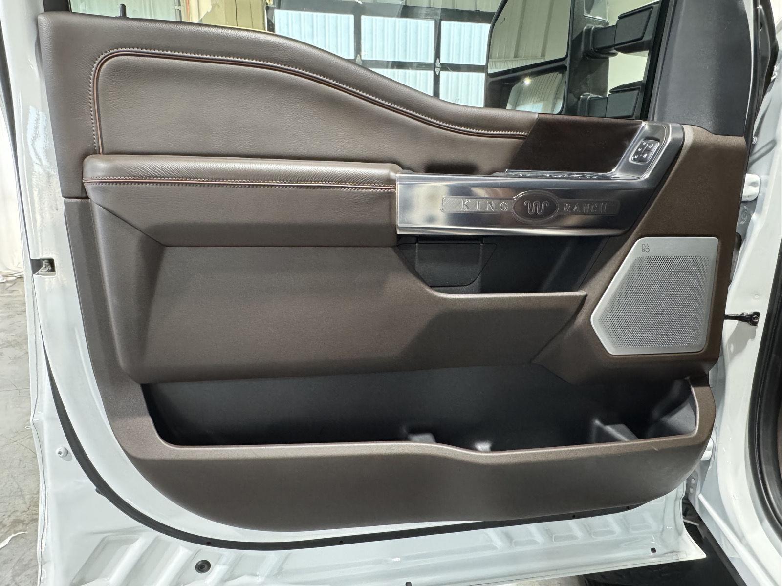 Vehicle photo 18