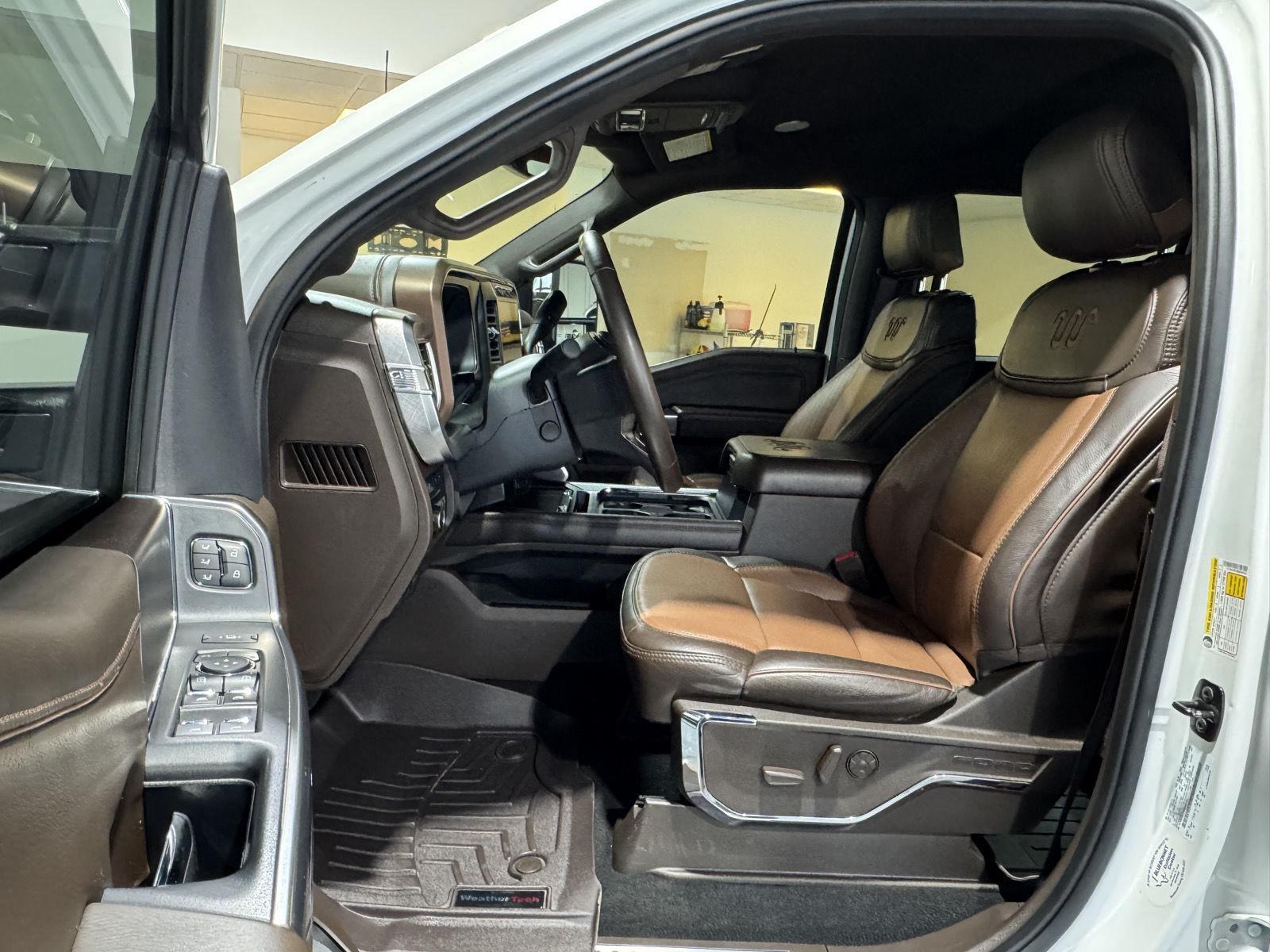 Vehicle photo 19